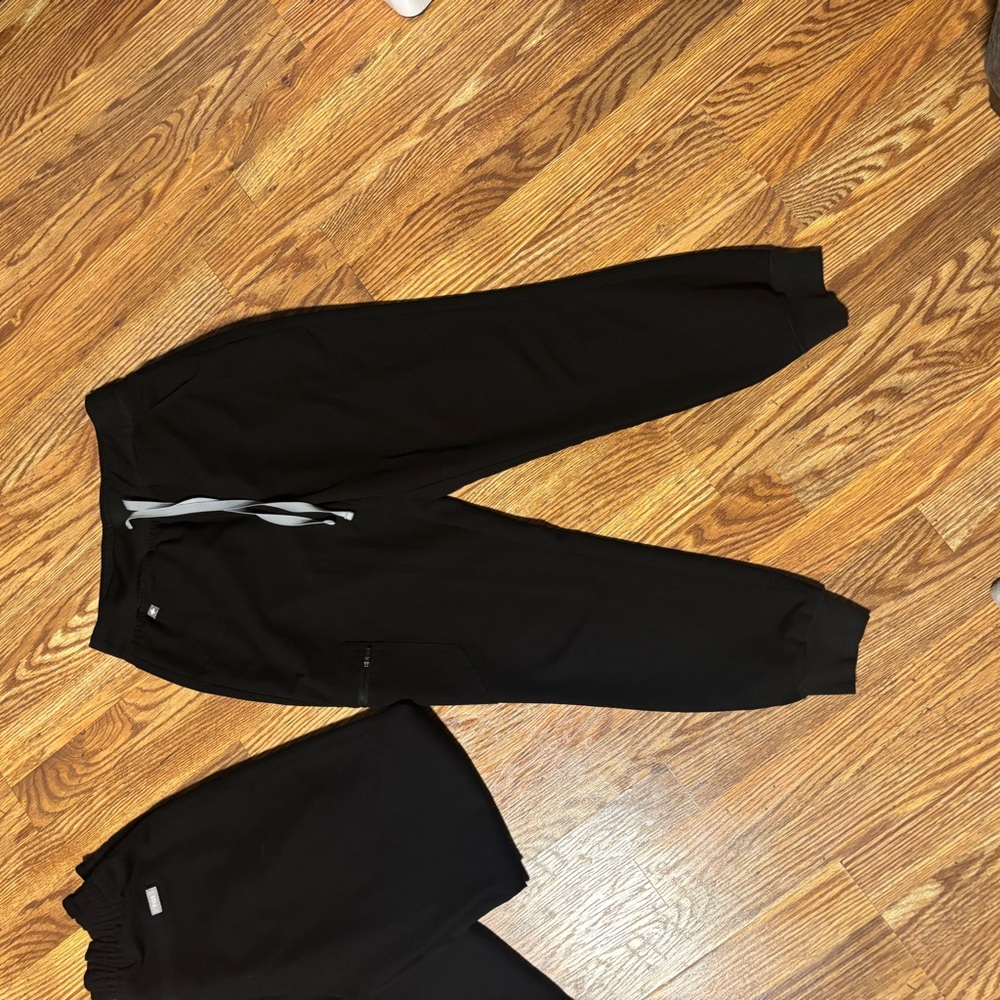Figs bundle of three pants - Picture 2 of 6